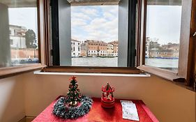 Rubino Flat Canal View